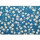 Tissu 100% coton fleurs d'amandier sur fond bleu 150 cm de large